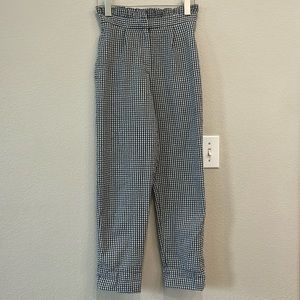 Top Shop lightweight black/white seersucker gingham pant. Ankle length, size 0-2